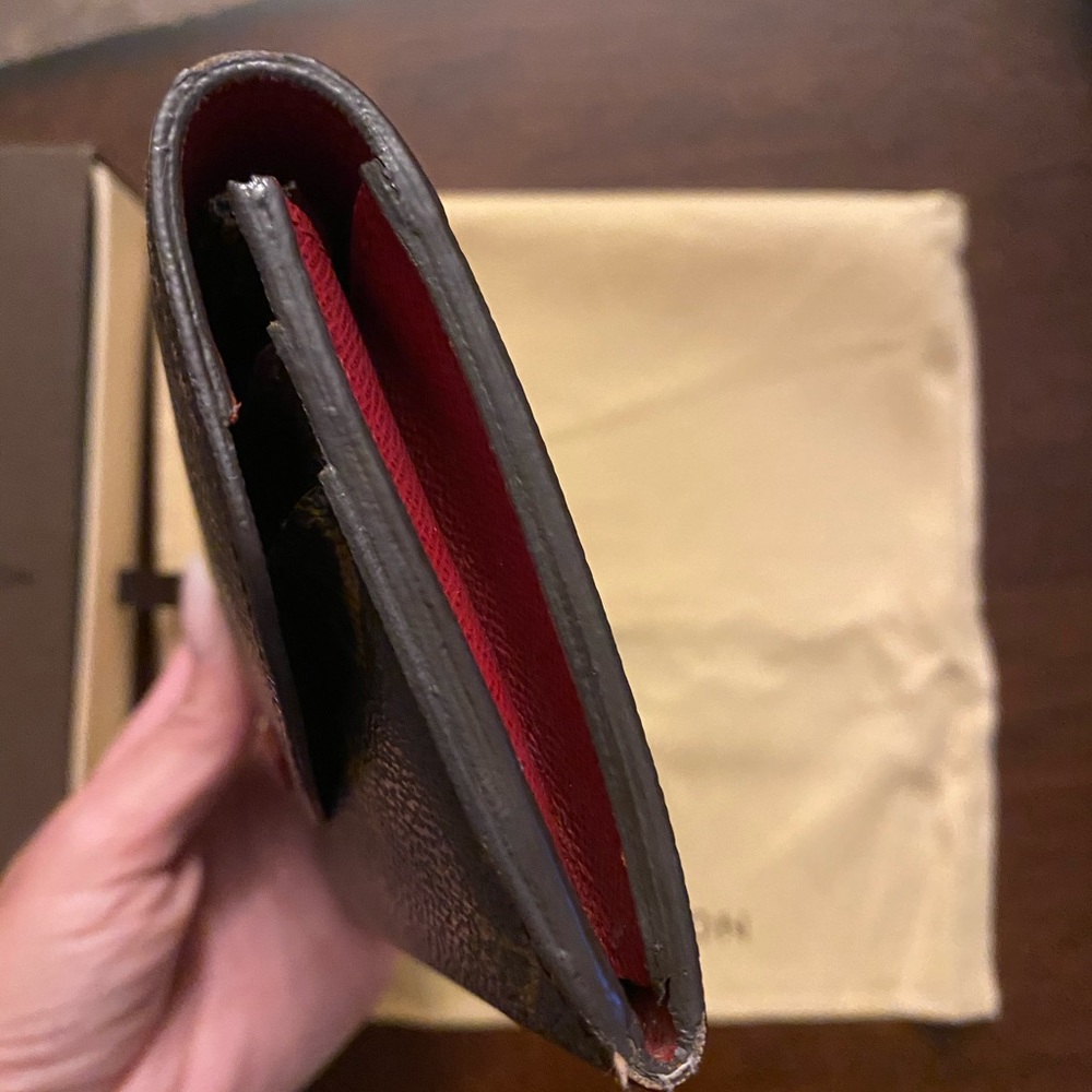 Louis Vuitton Emilie Wallet - Picture 4 of 15